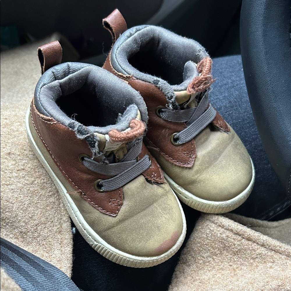 Carter’s Baby Hiking Boots US 4M